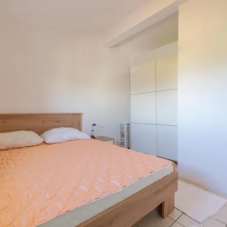 Cozy In With Wifi Appartement Vir