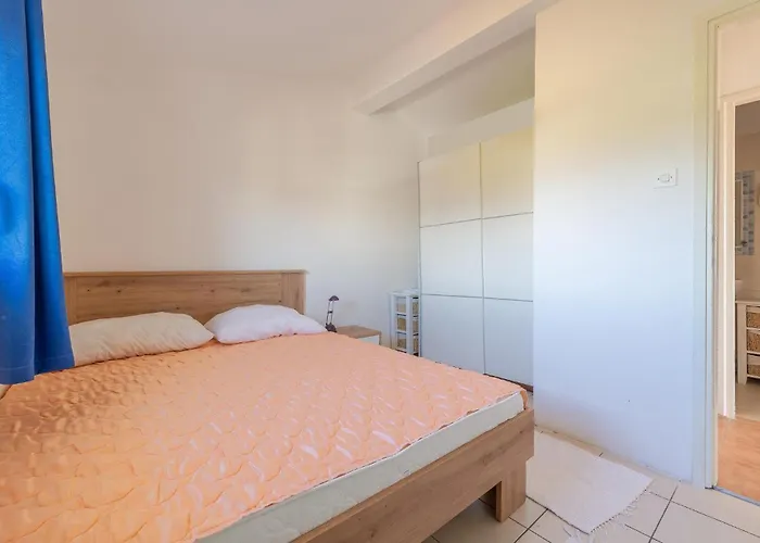 Lovely In Apartman Vir